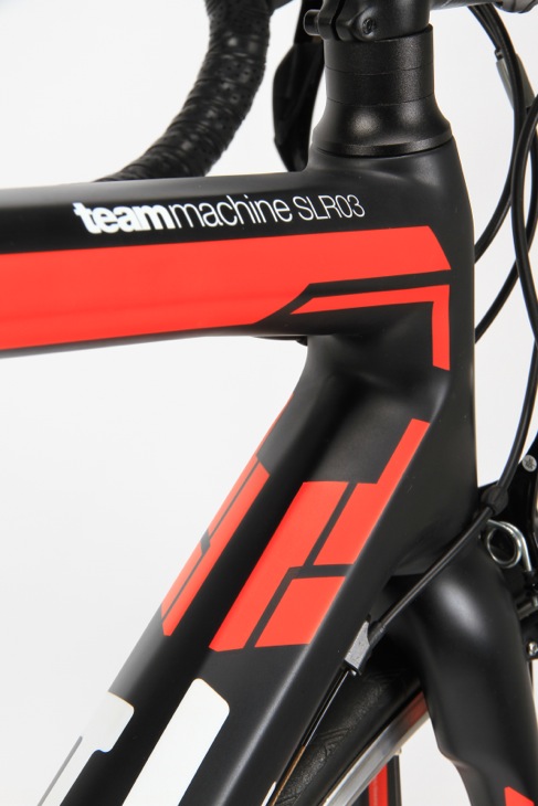 BMC teammachine SLR03 フラッグシップのフォルムを踏襲する